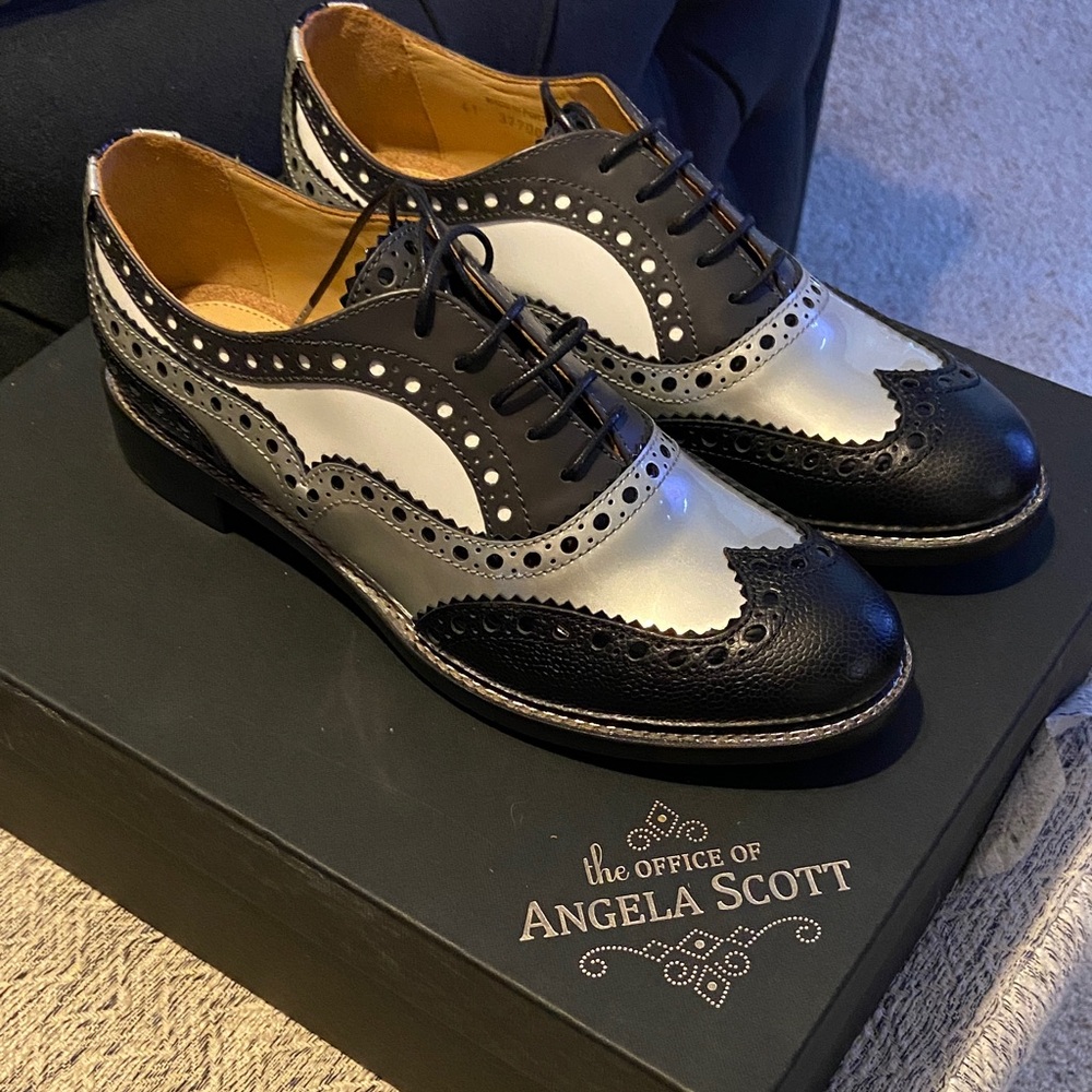🩶🤍🖤the OFFICE OF ANGELA SCOTT🖤🤍🩶 Mr. Doubt Oxfords SIZE 41 (RARE)